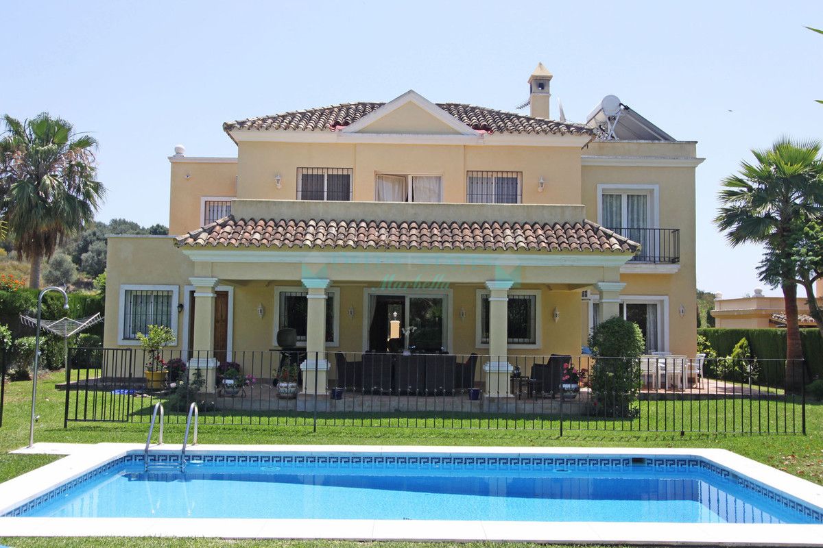 Villa en alquiler en Bel Air, Estepona