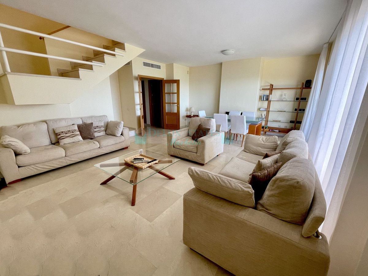 Penthouse for rent in Cabopino, Marbella East