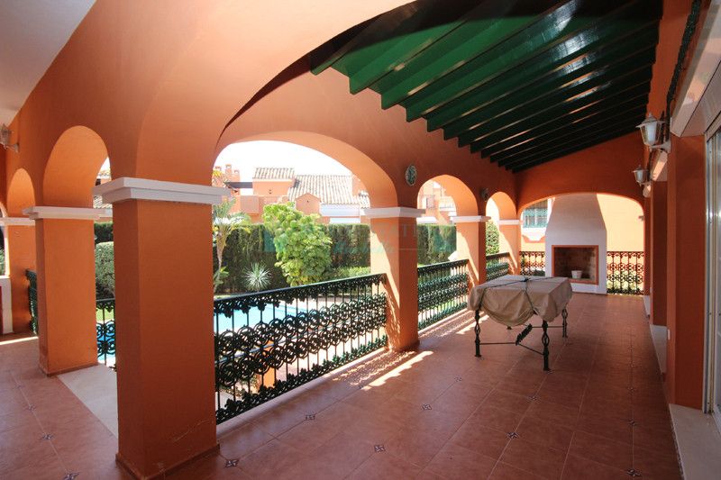 Villa en venta en Bahia de Marbella, Marbella Este