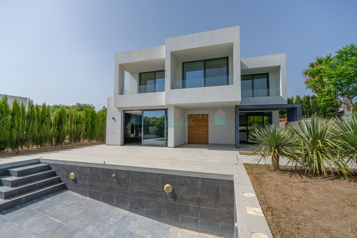 Villa for sale in Estepona