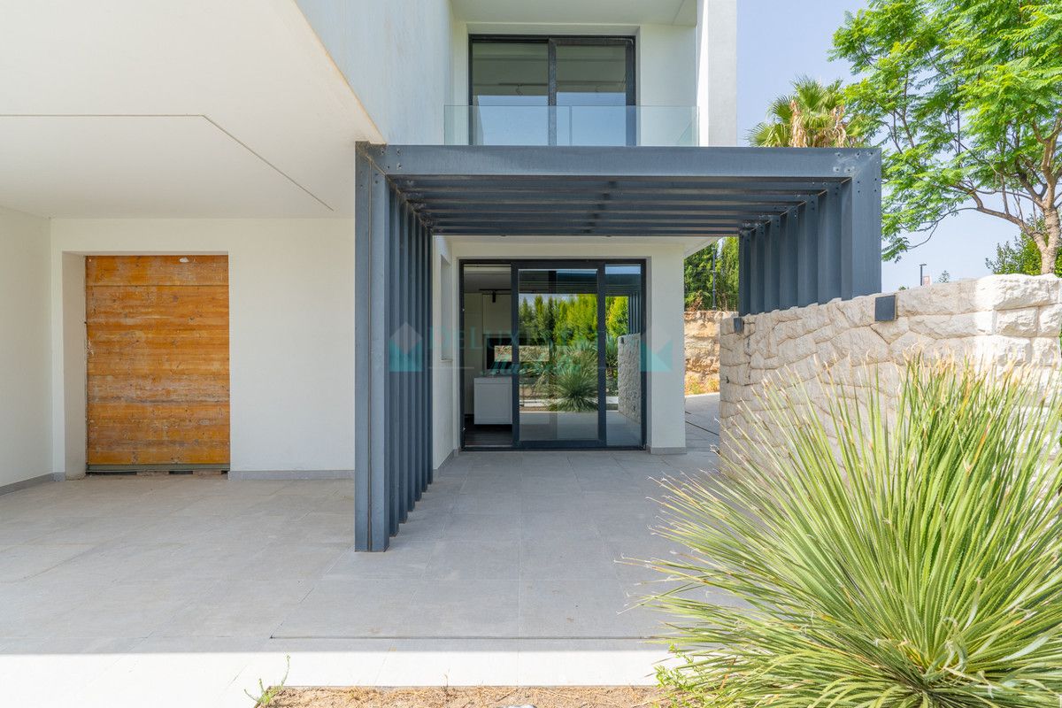 Villa for sale in Estepona