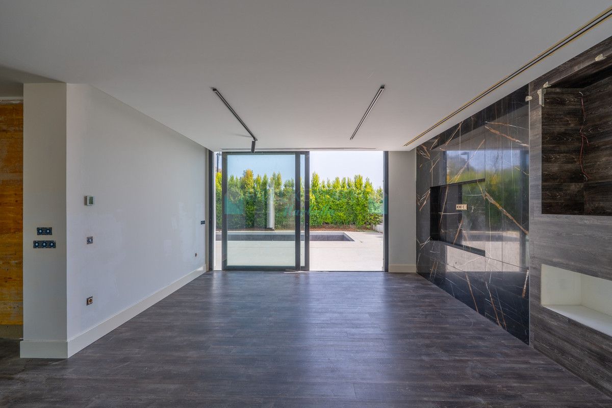 Villa for sale in Estepona