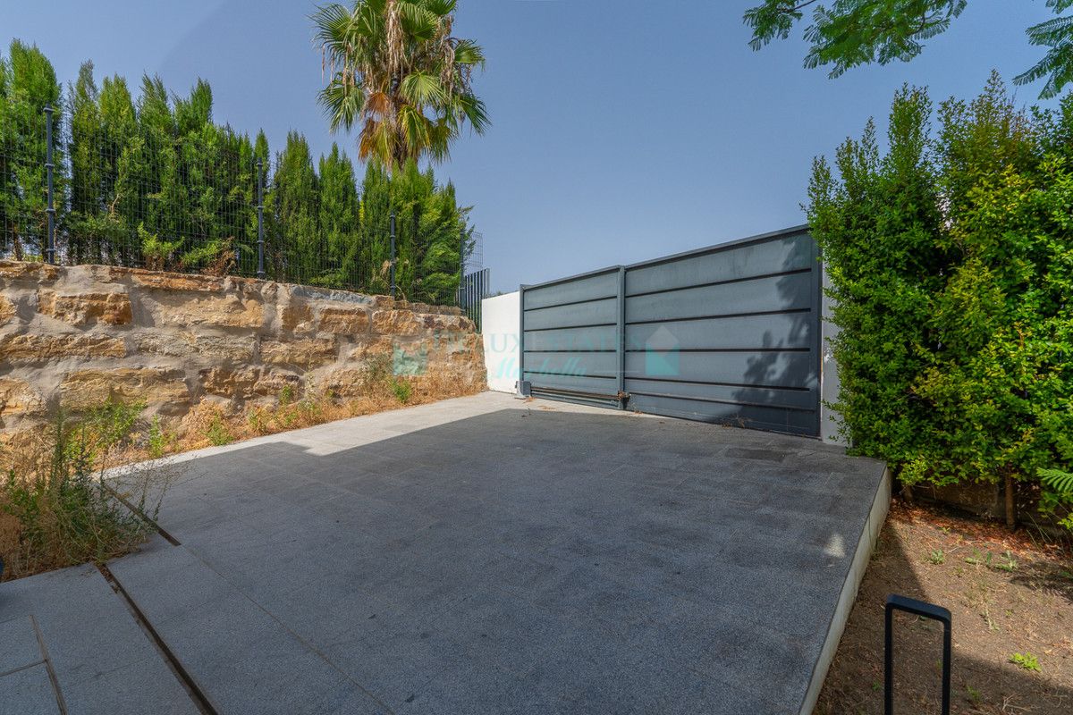 Villa for sale in Estepona