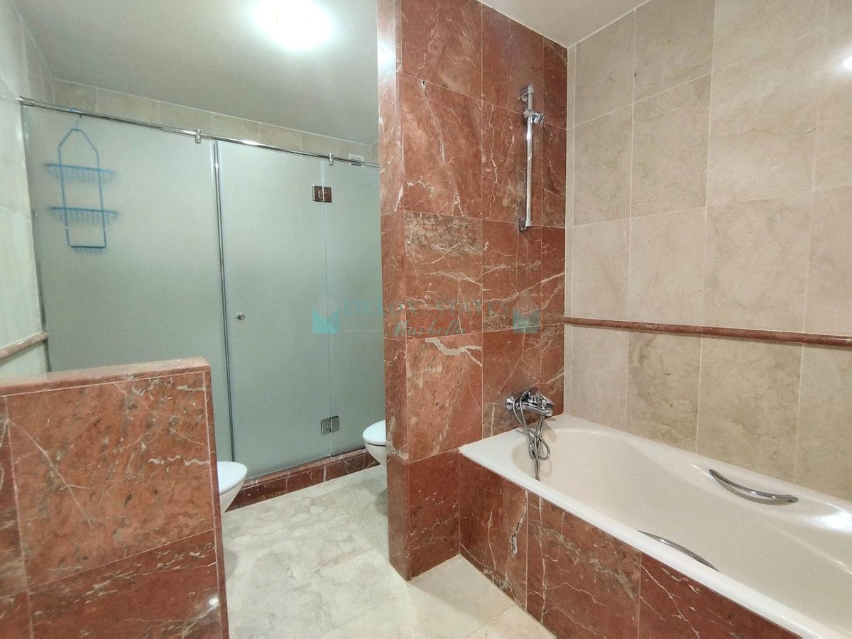 Apartment for rent in Hacienda del Sol, Estepona