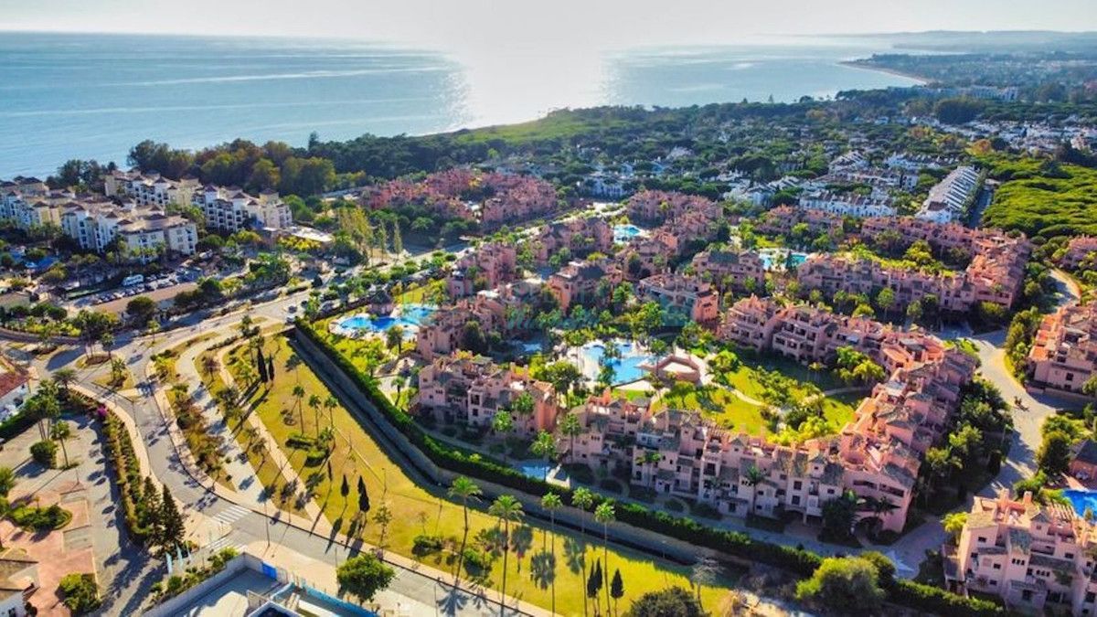 Apartment for rent in Hacienda del Sol, Estepona