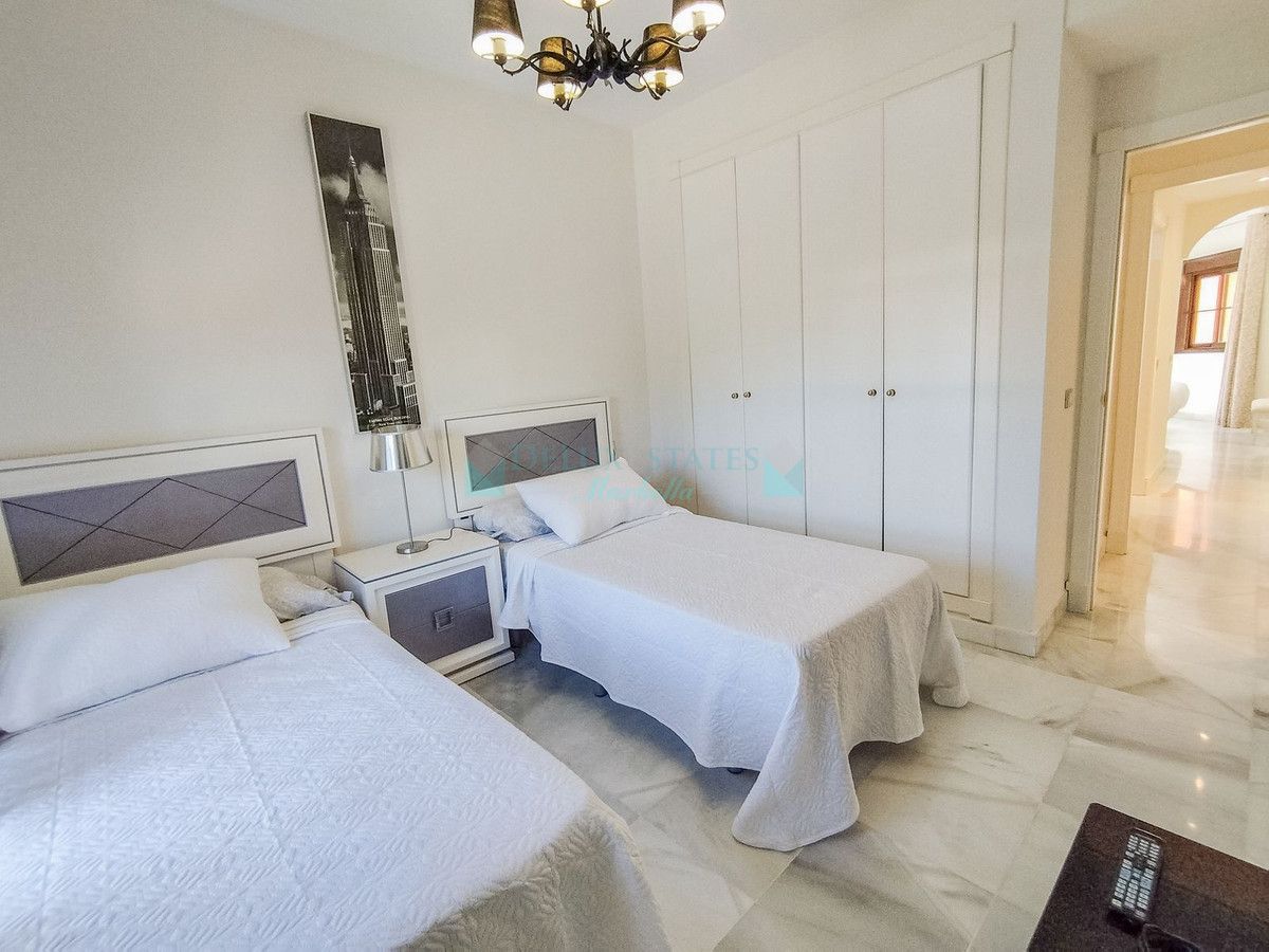 Apartment for rent in Hacienda del Sol, Estepona