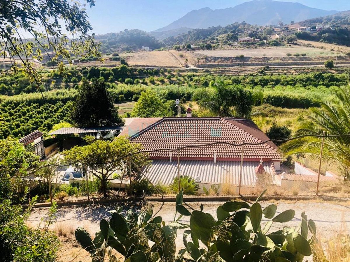 Finca for sale in Estepona