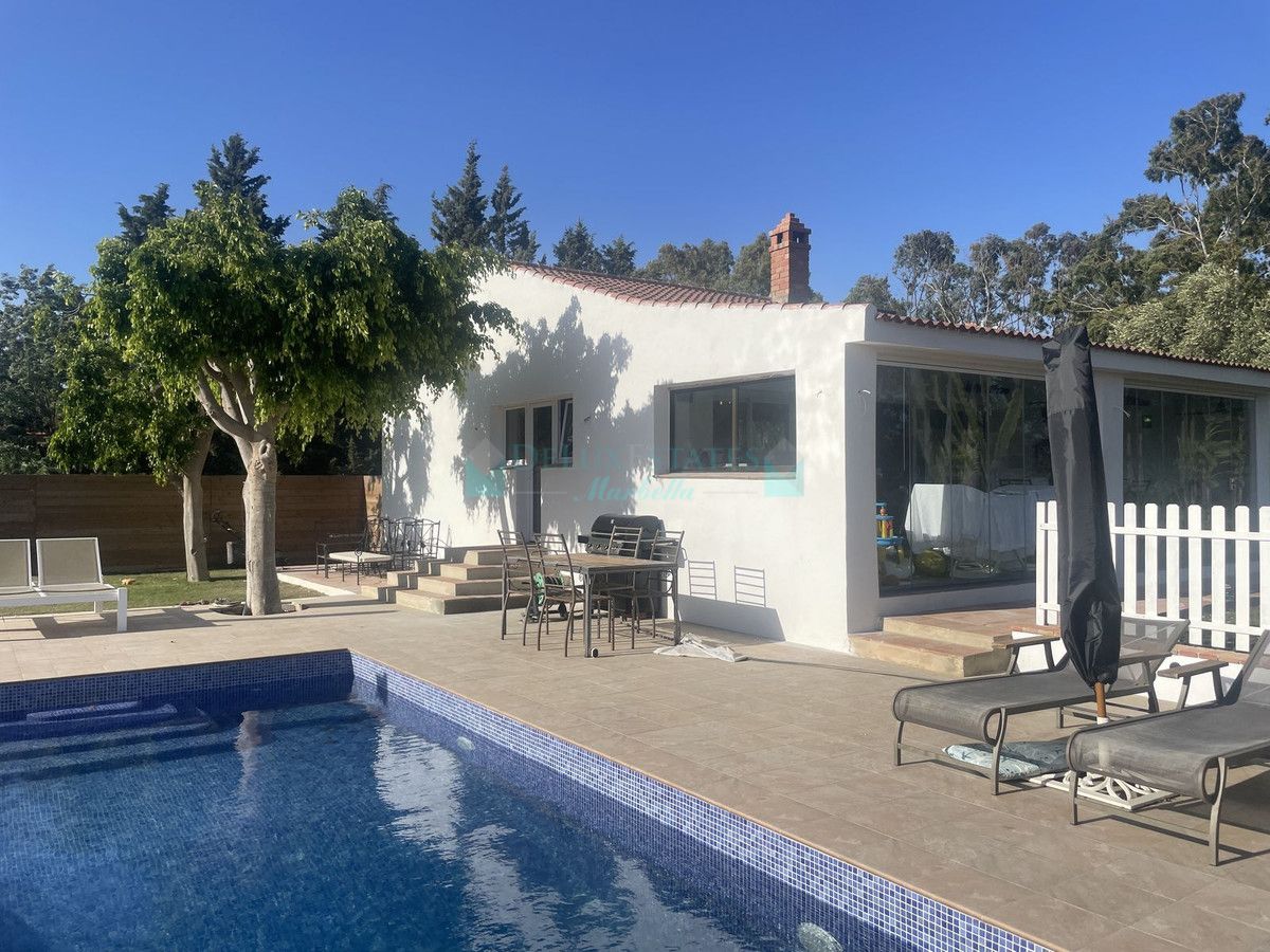 Villa for sale in Estepona