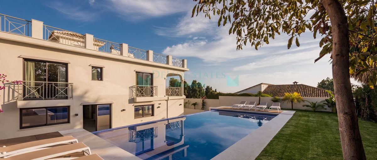 Villa for sale in Rio Real, Marbella East