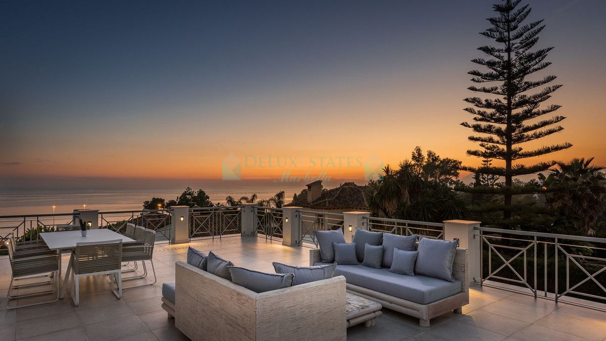 Villa for sale in Rio Real, Marbella East