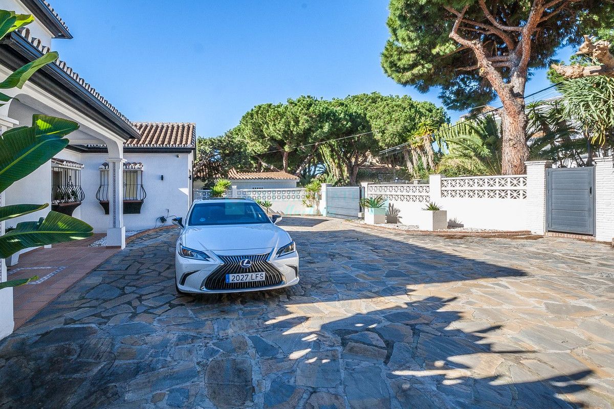 Villa for sale in Marbesa, Marbella East