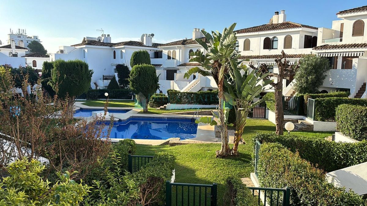 Town House for sale in Estepona