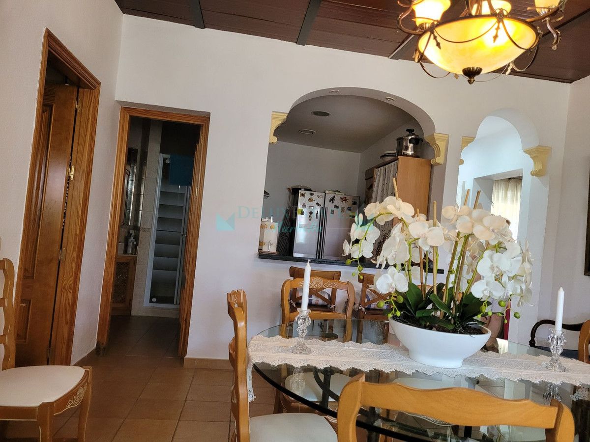 Villa for sale in Estepona