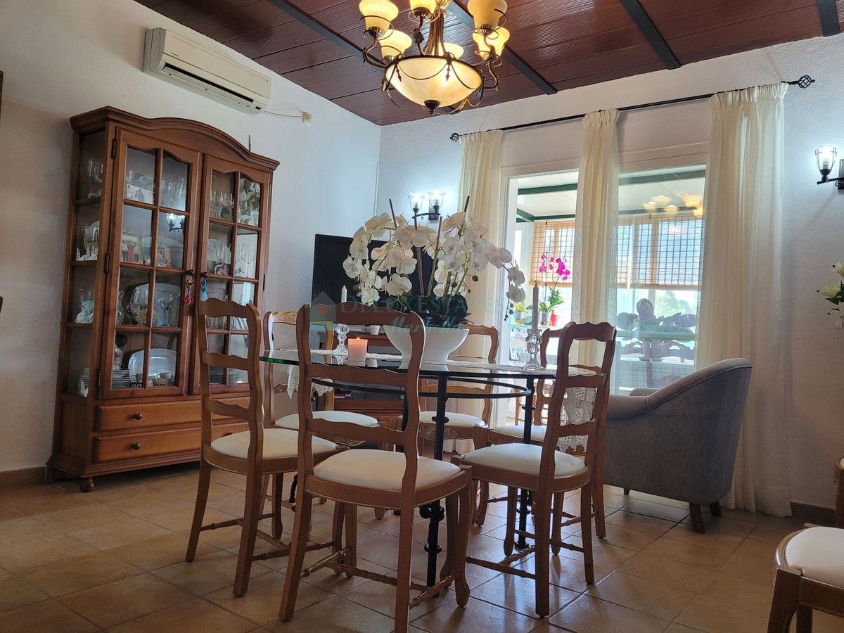 Villa for sale in Estepona