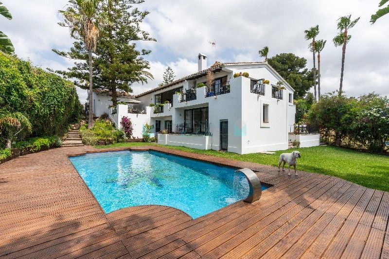 Villa for sale in Carib Playa, Marbella East