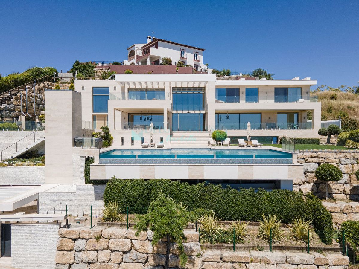 Villa for sale in Benahavis