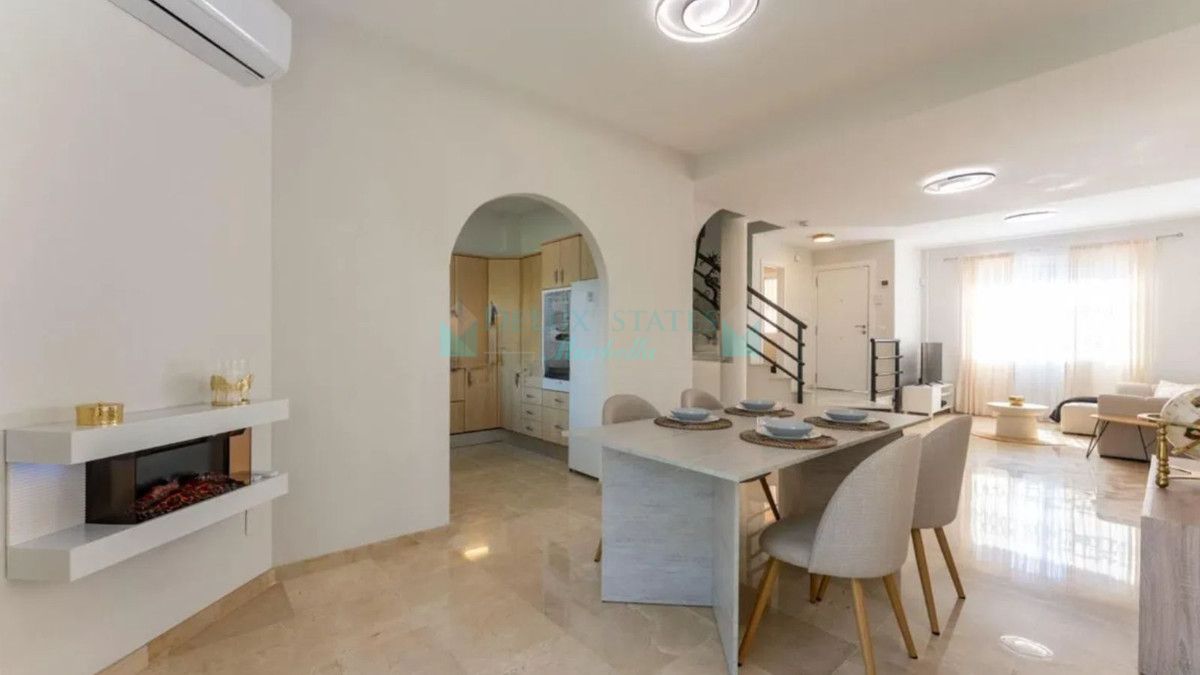 Villa Pareada en venta en Marbella