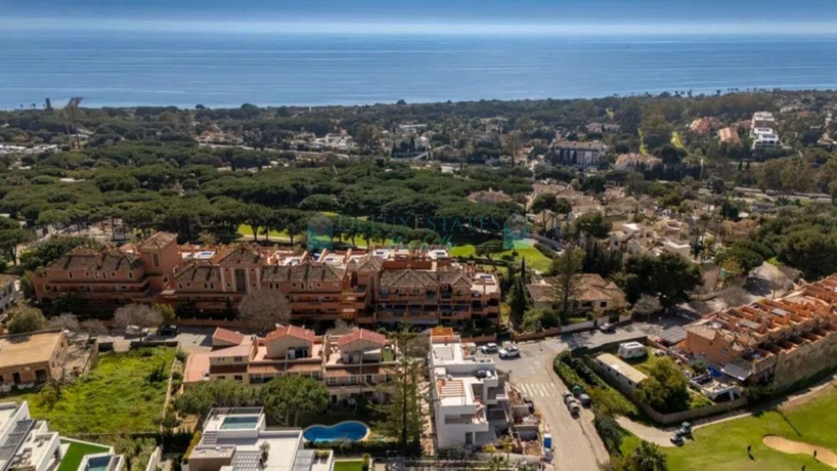 Villa Pareada en venta en Marbella