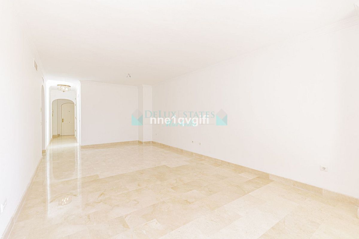 Apartment for sale in Elviria, Marbella East