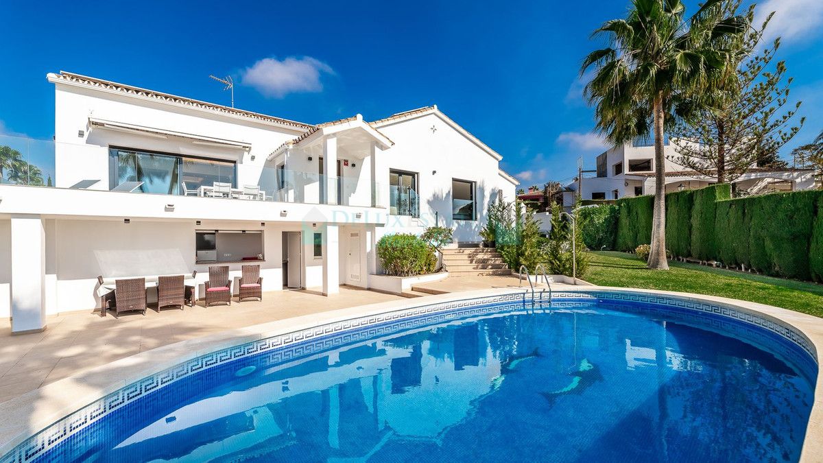 Villa en alquiler en Elviria, Marbella Este