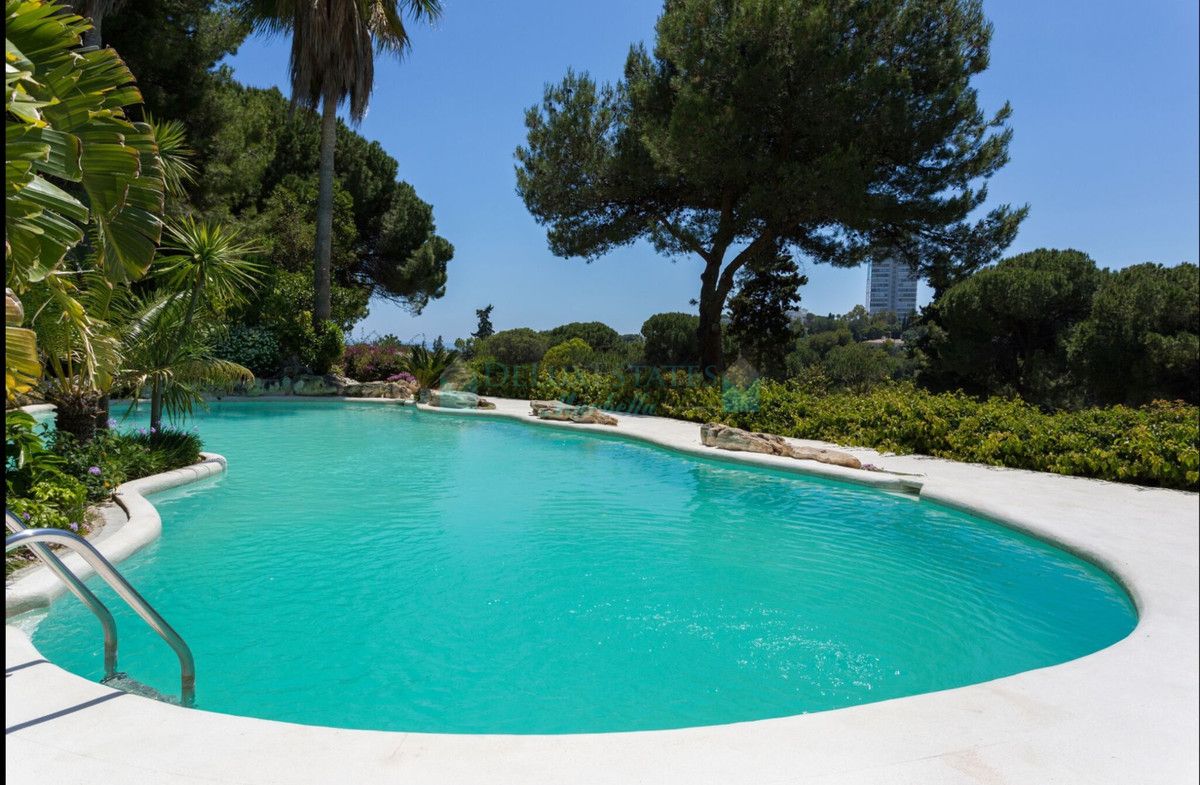 Villa for sale in Rio Real, Marbella East