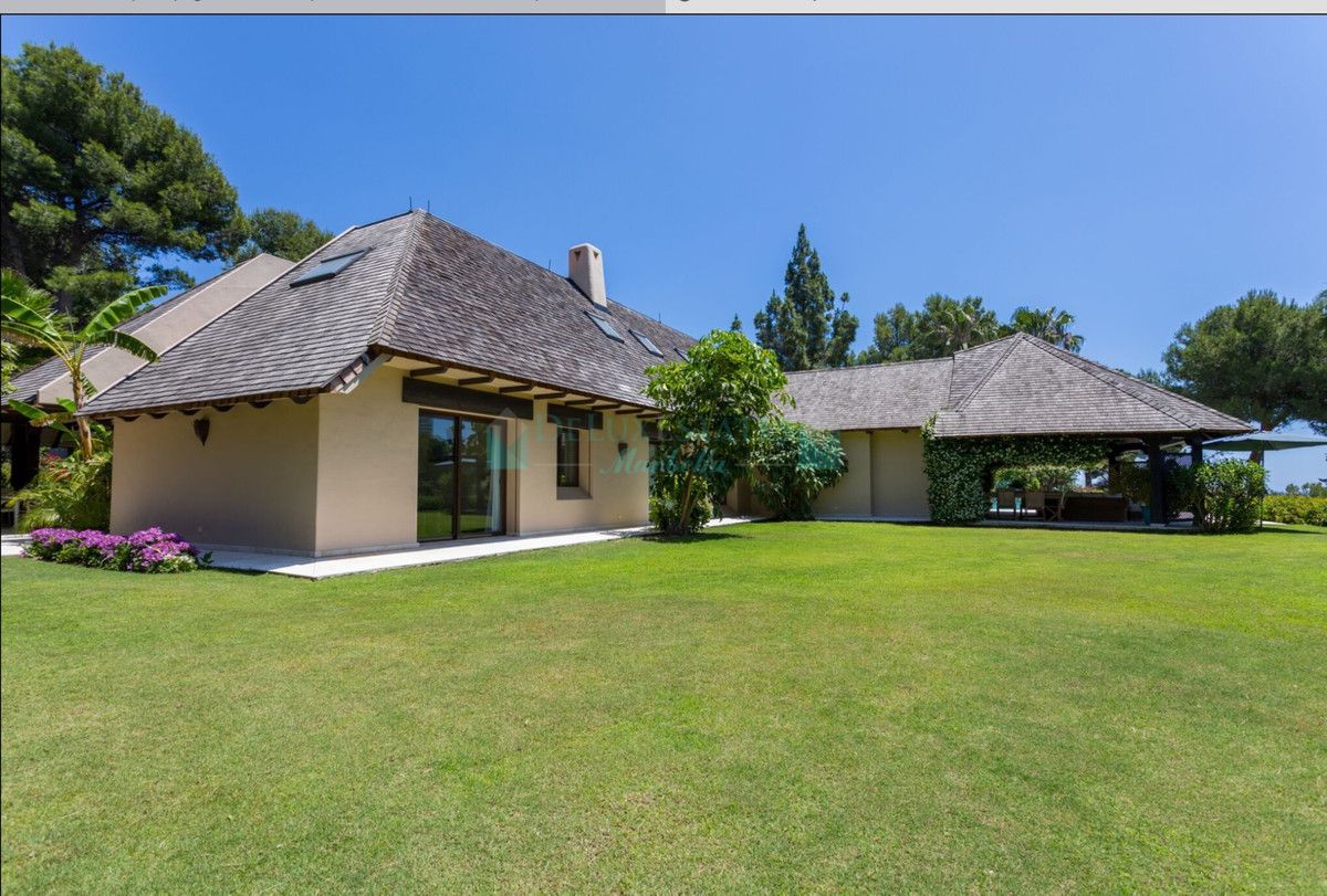 Villa for sale in Rio Real, Marbella East