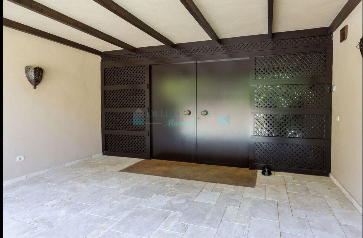 Villa for sale in Rio Real, Marbella East