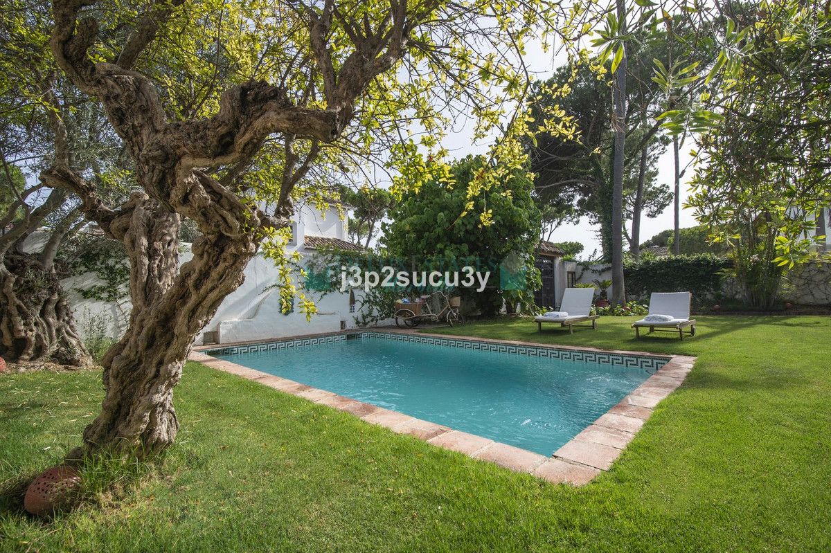 Villa en alquiler en Benamara, Estepona