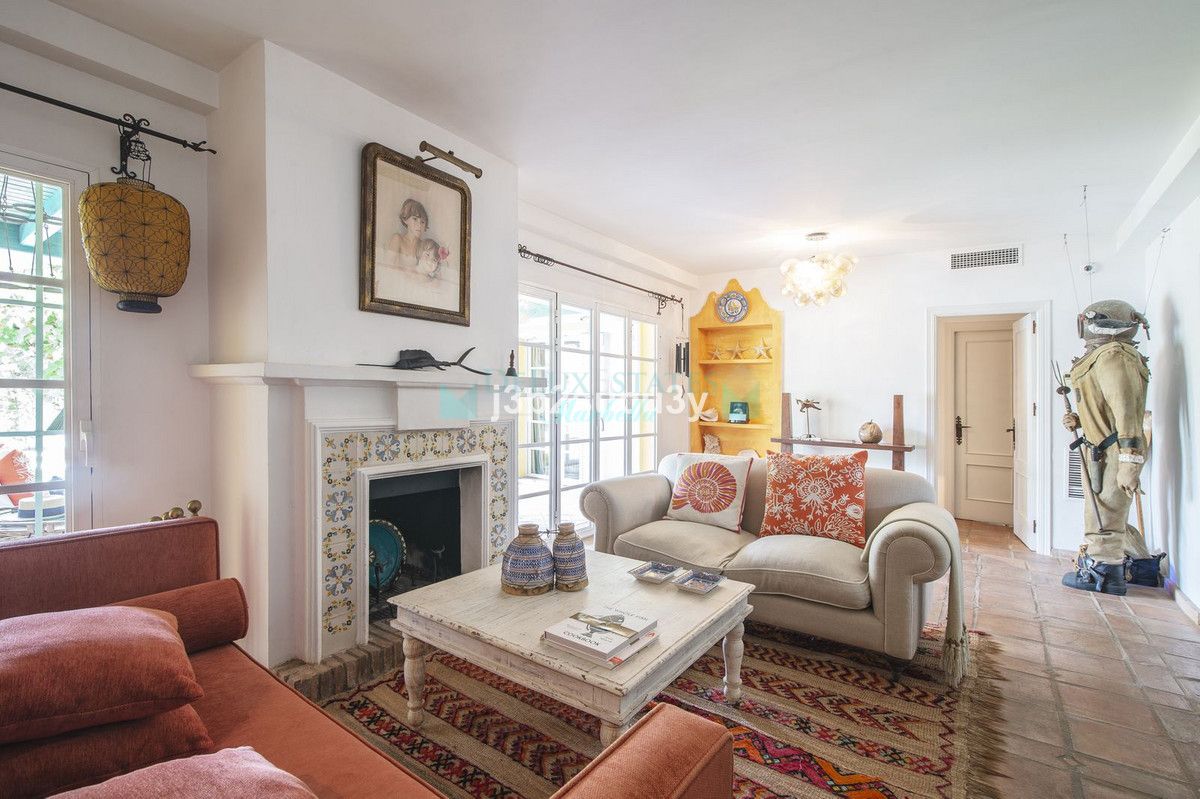 Villa en alquiler en Benamara, Estepona