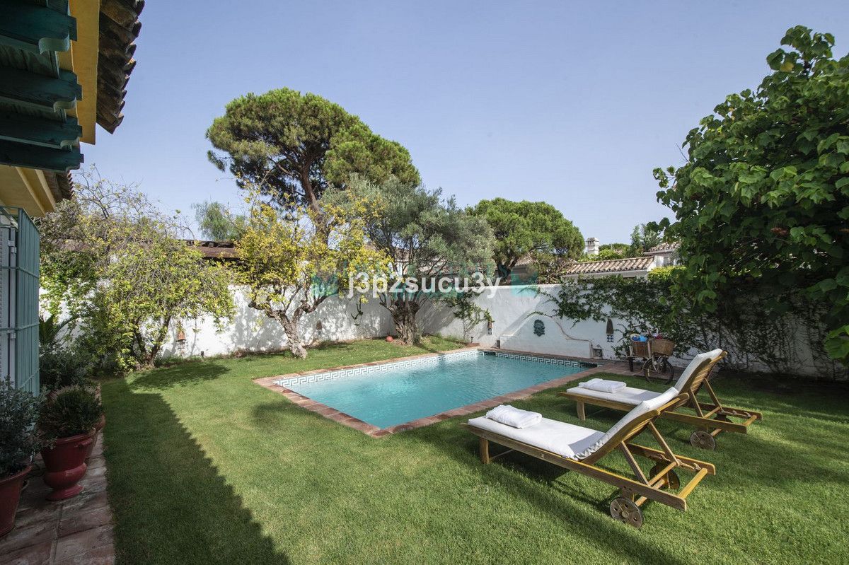 Villa en alquiler en Benamara, Estepona