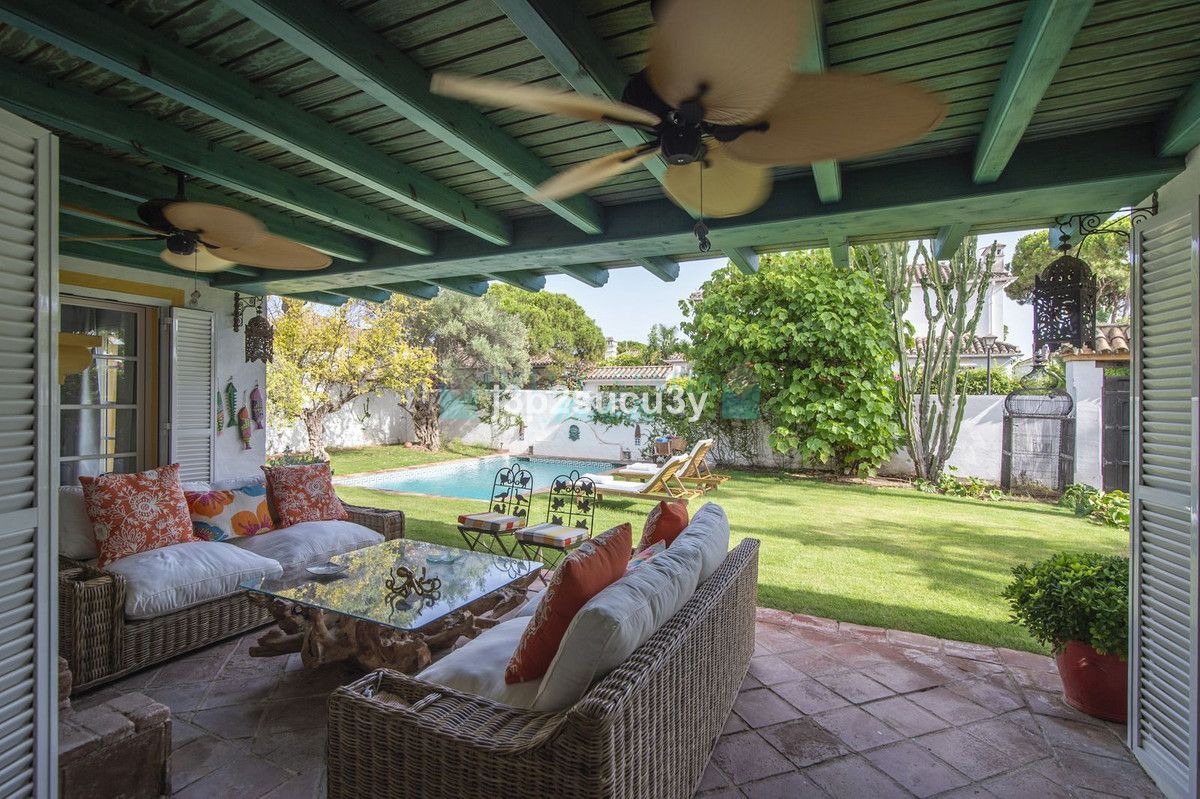 Villa en alquiler en Benamara, Estepona