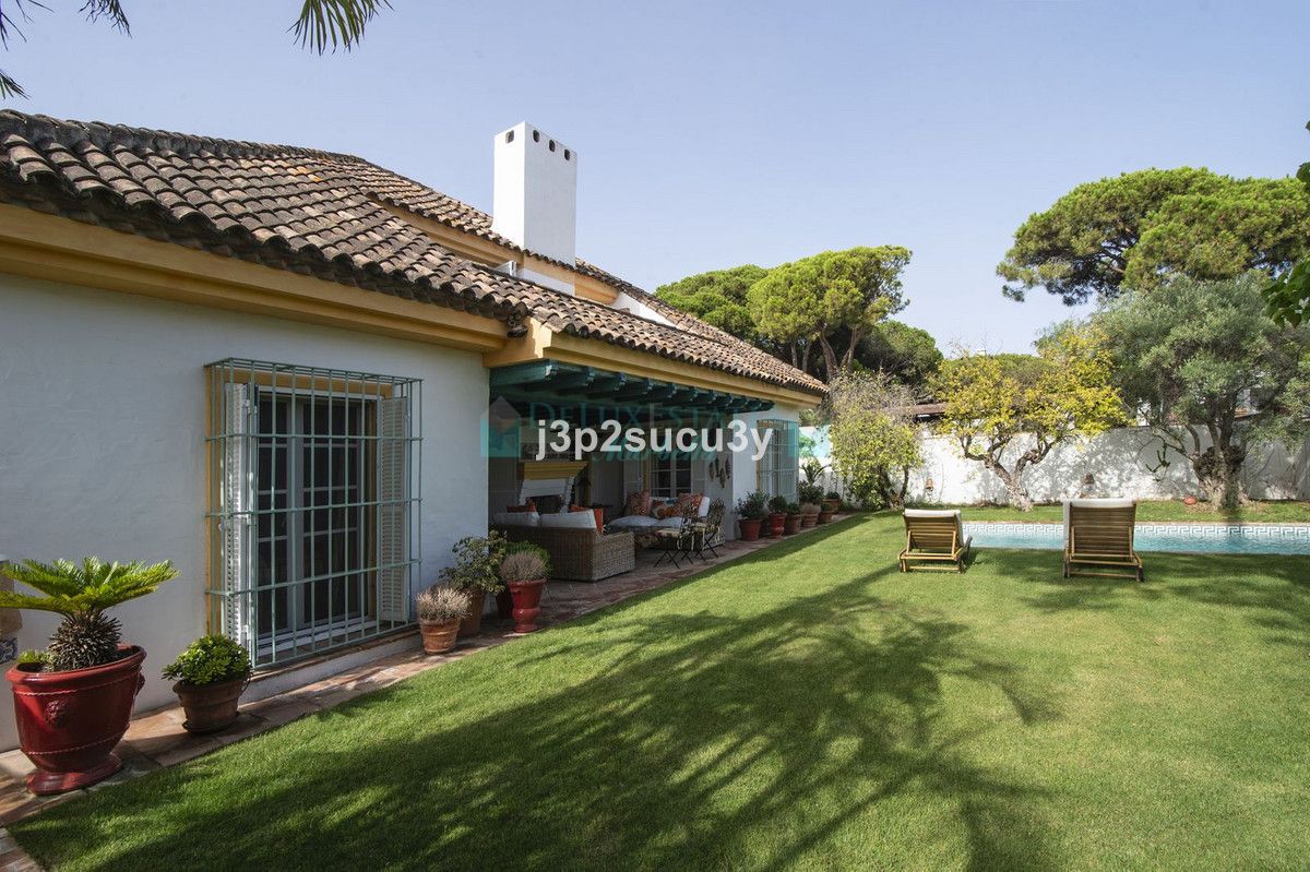 Villa en alquiler en Benamara, Estepona