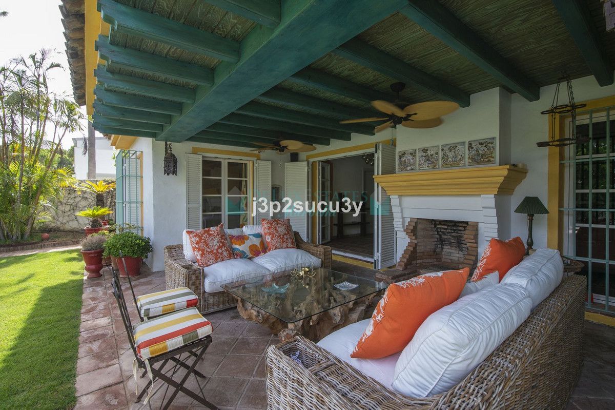 Villa en alquiler en Benamara, Estepona