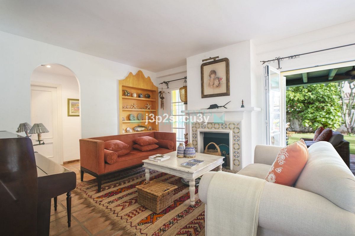 Villa en alquiler en Benamara, Estepona