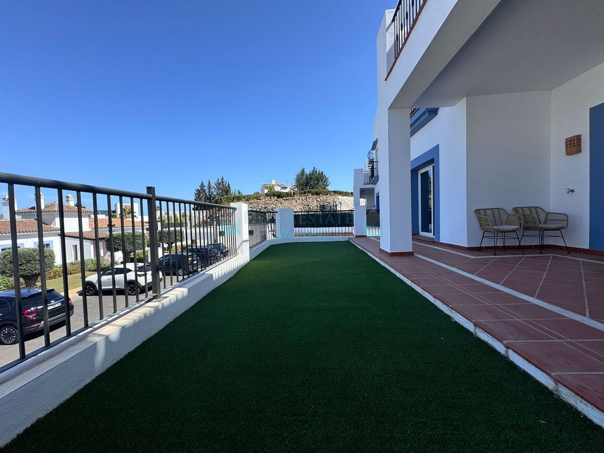 Ground Floor Apartment for sale in Benahavis