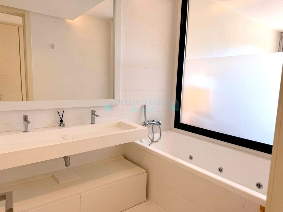 Ático en alquiler en Benahavis