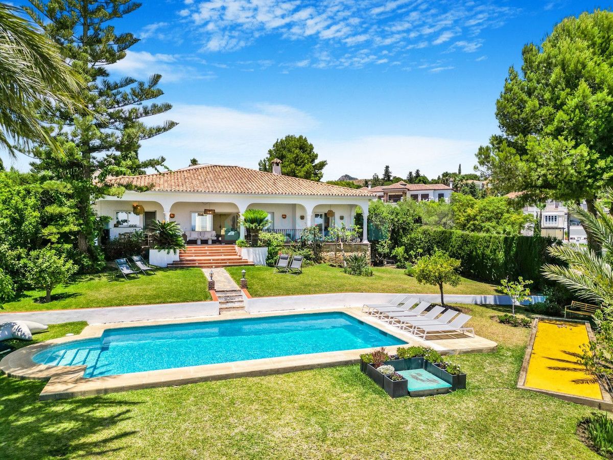 Villa for rent in El Paraiso, Estepona