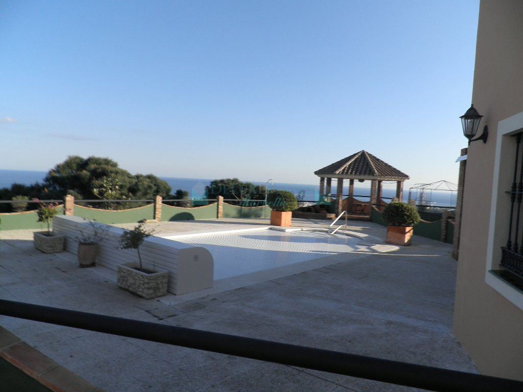 Villa en venta en Estepona