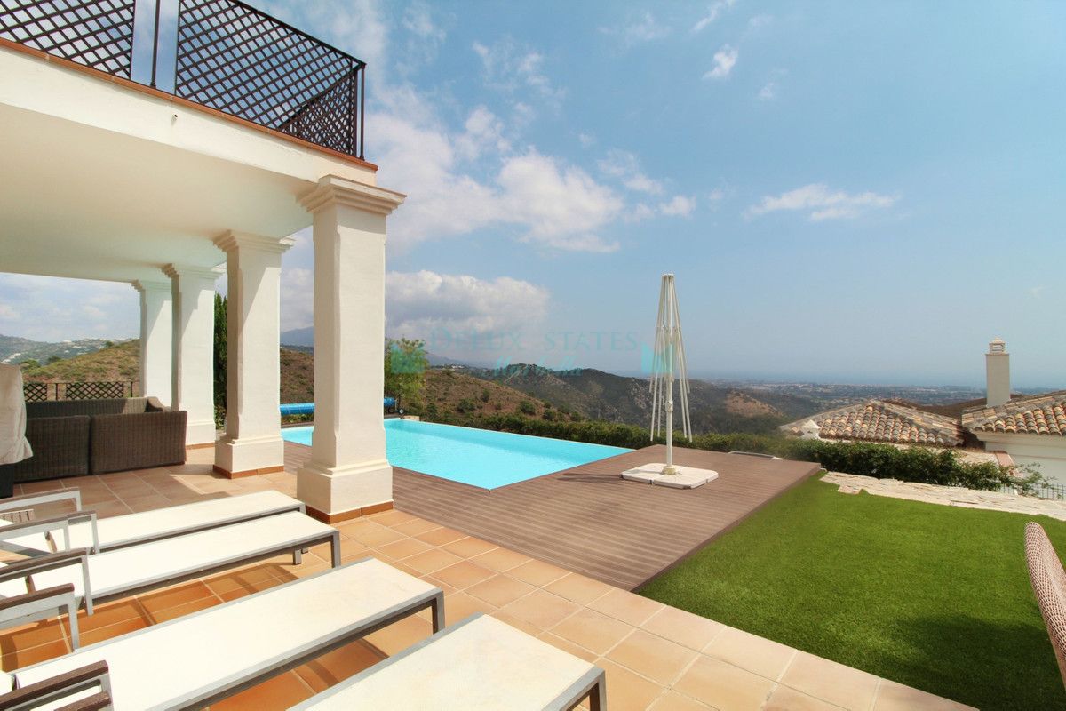 Villa for sale in Benahavis