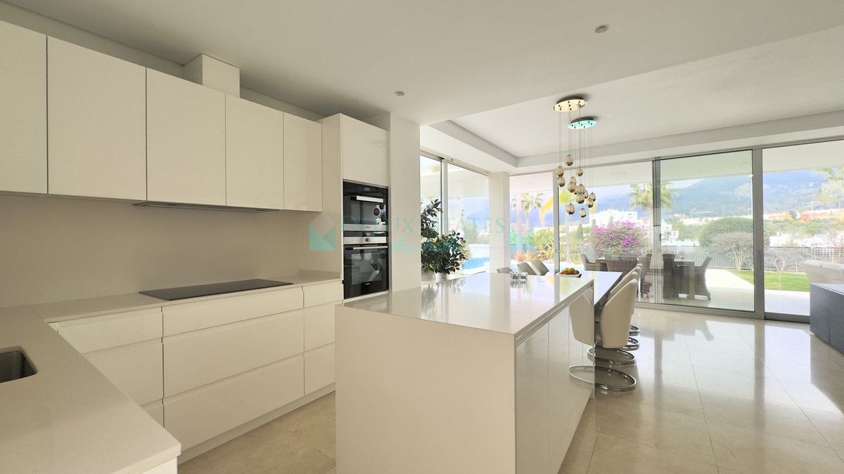 Villa for sale in Rio Real, Marbella East