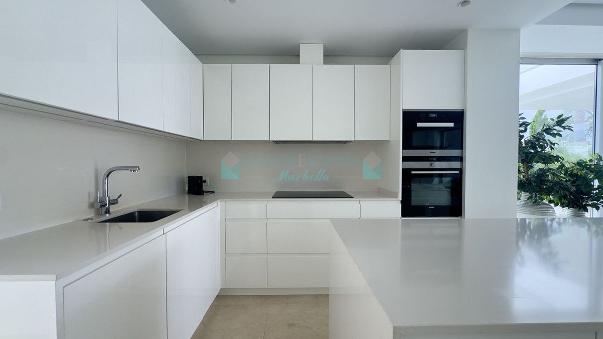 Villa for sale in Rio Real, Marbella East