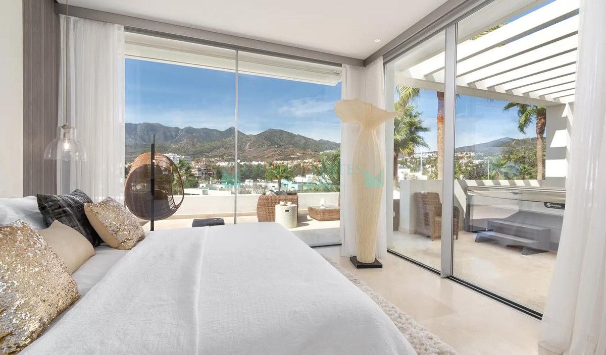 Villa for sale in Rio Real, Marbella East