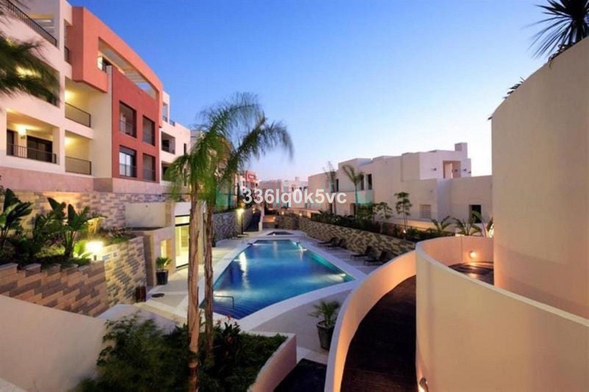 Apartment for rent in Los Altos de los Monteros, Marbella East