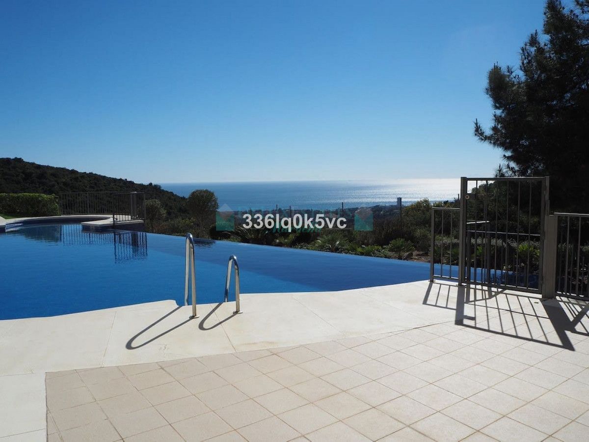 Apartment for rent in Los Altos de los Monteros, Marbella East