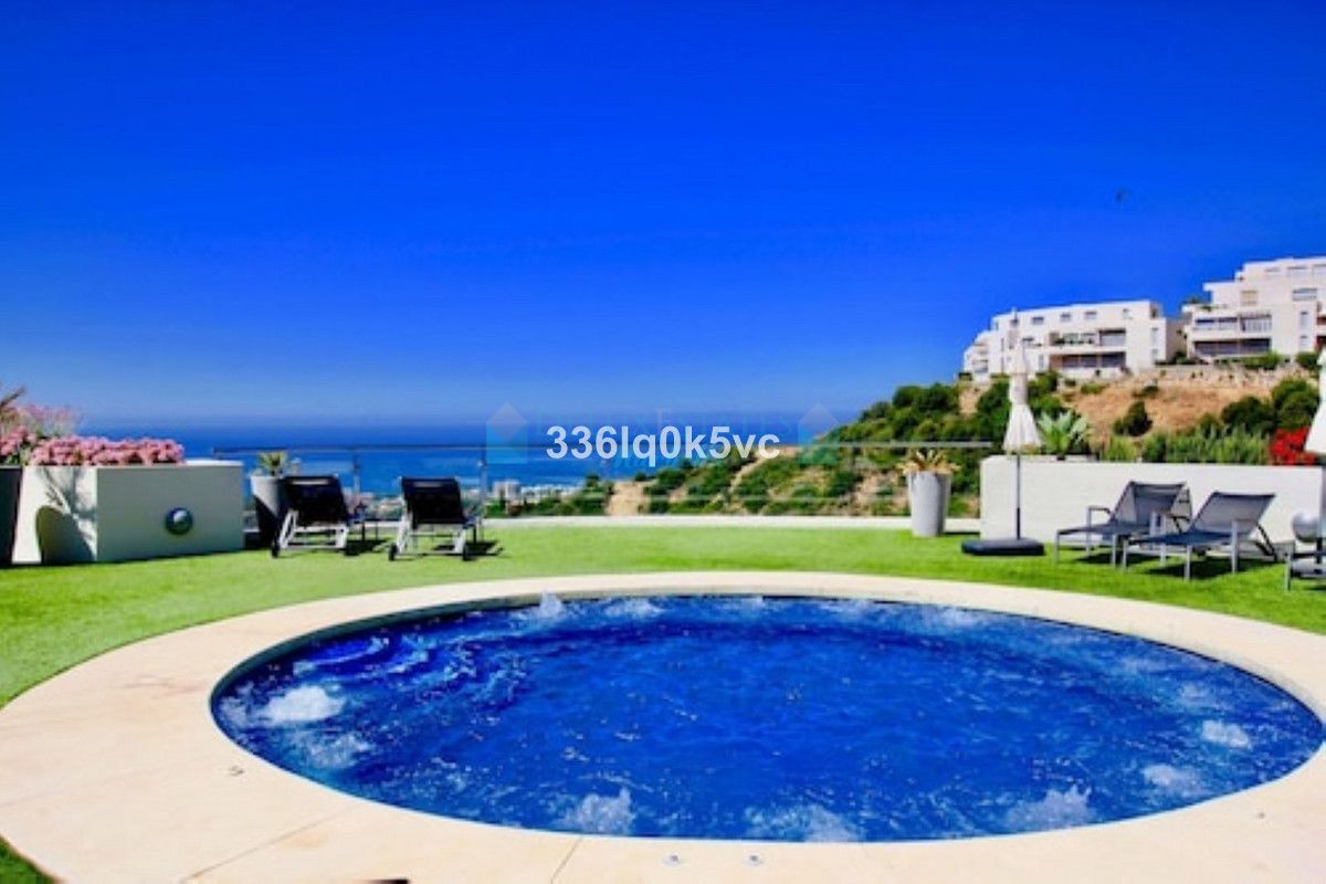 Apartment for rent in Los Altos de los Monteros, Marbella East