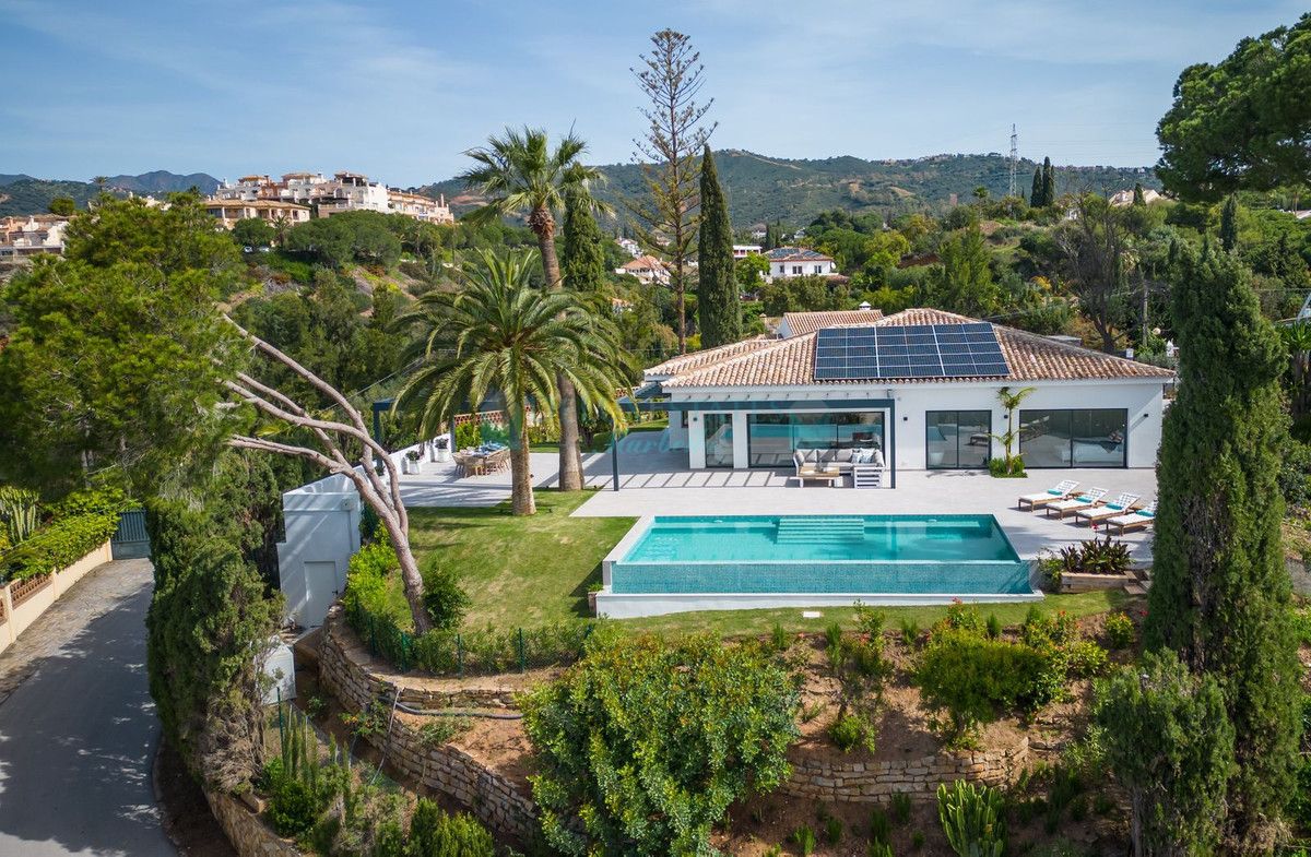 Villa en venta en Elviria, Marbella Este