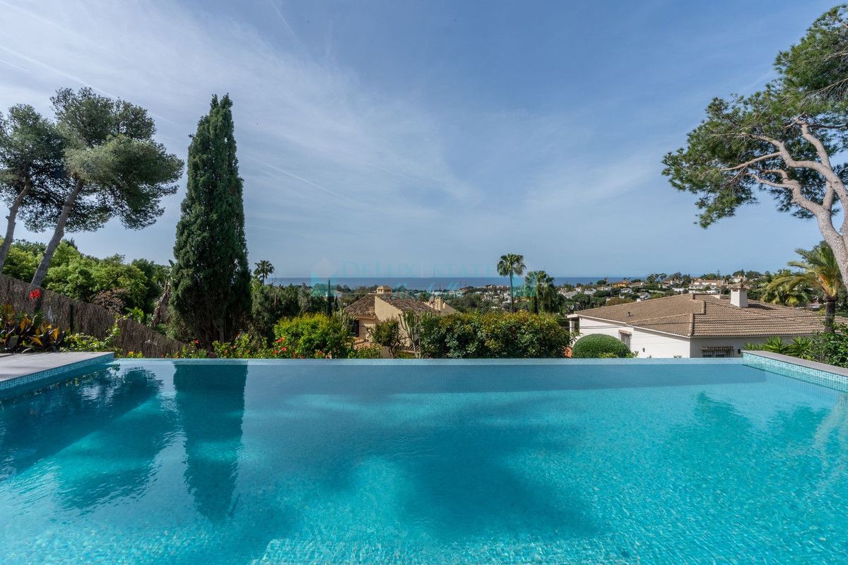 Villa en venta en Elviria, Marbella Este