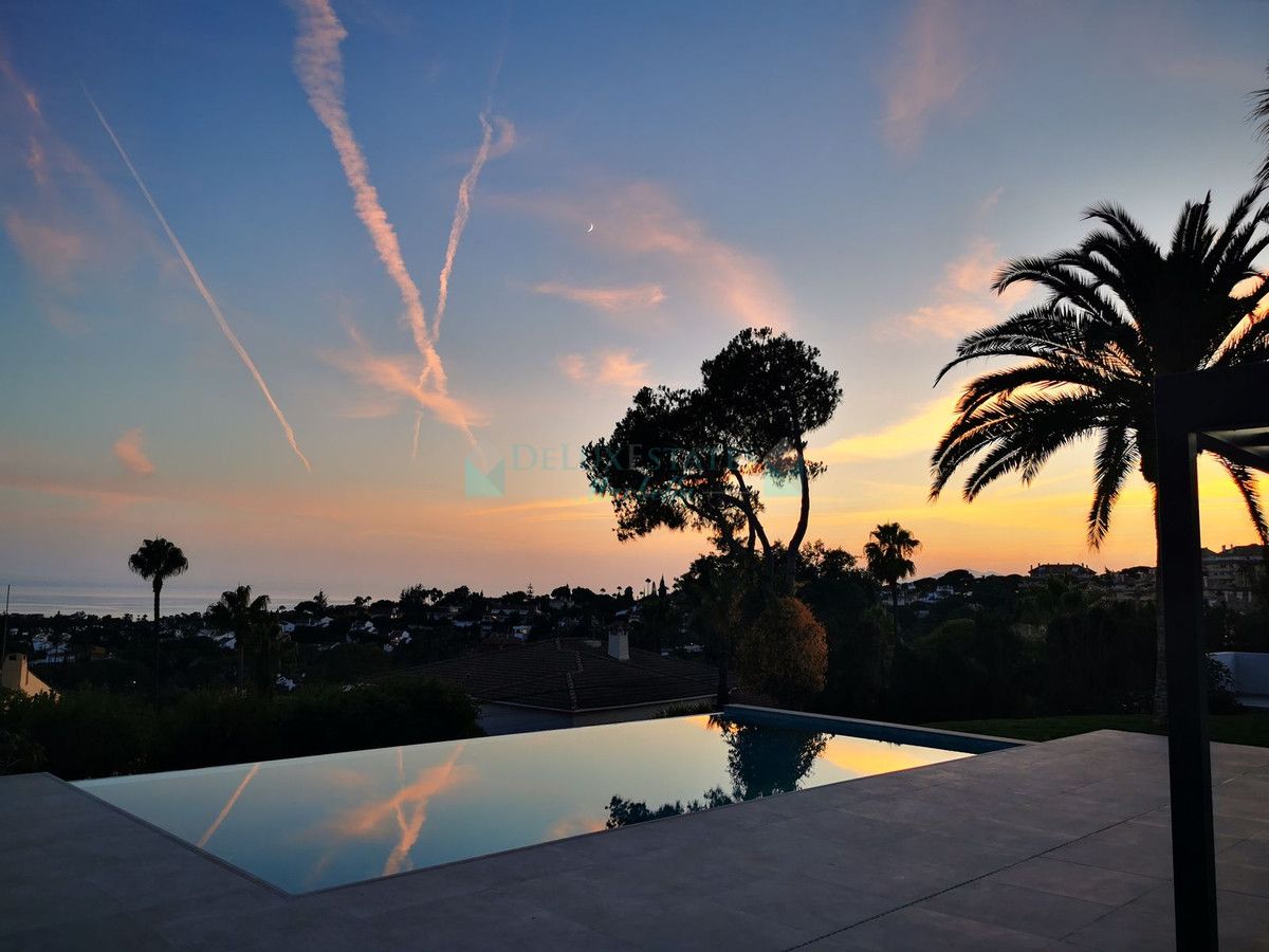 Villa en venta en Elviria, Marbella Este