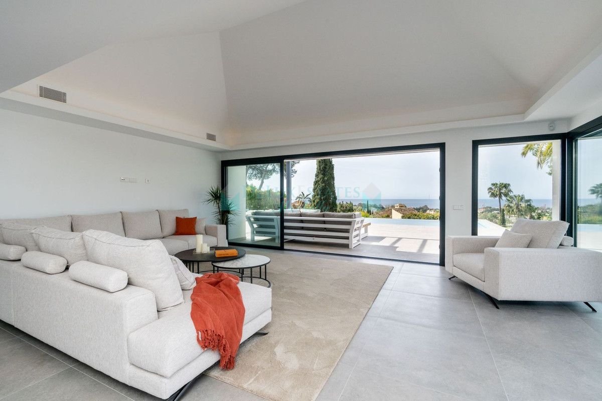 Villa en venta en Elviria, Marbella Este