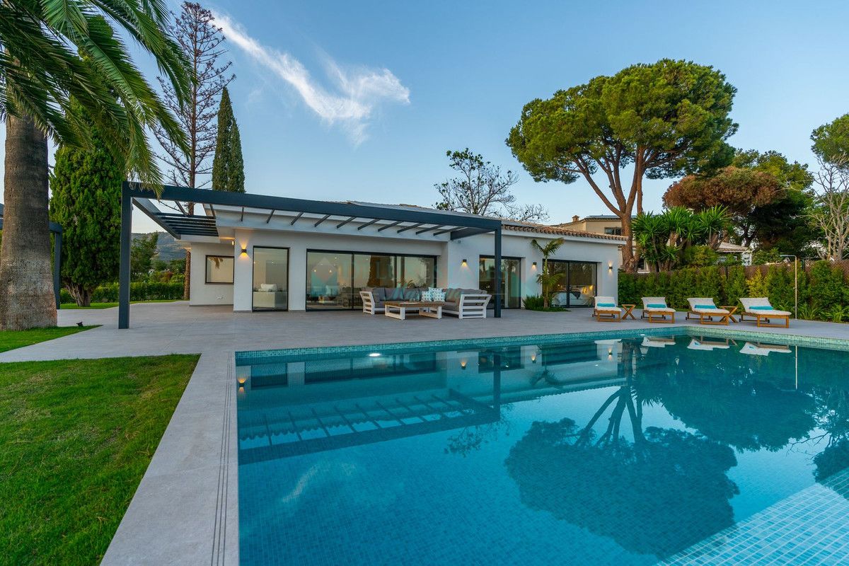 Villa en venta en Elviria, Marbella Este